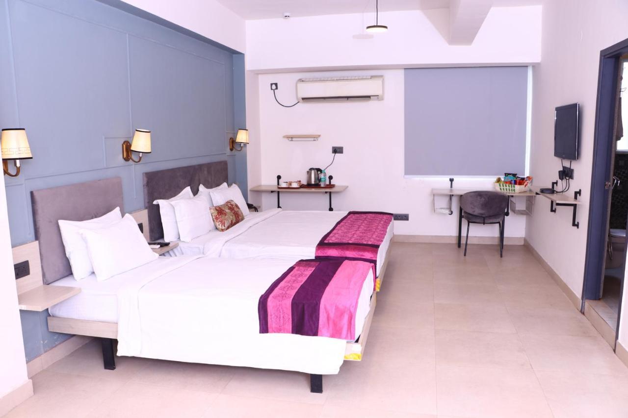 غازي أباد Virohaa Garden Hotel المظهر الخارجي الصورة