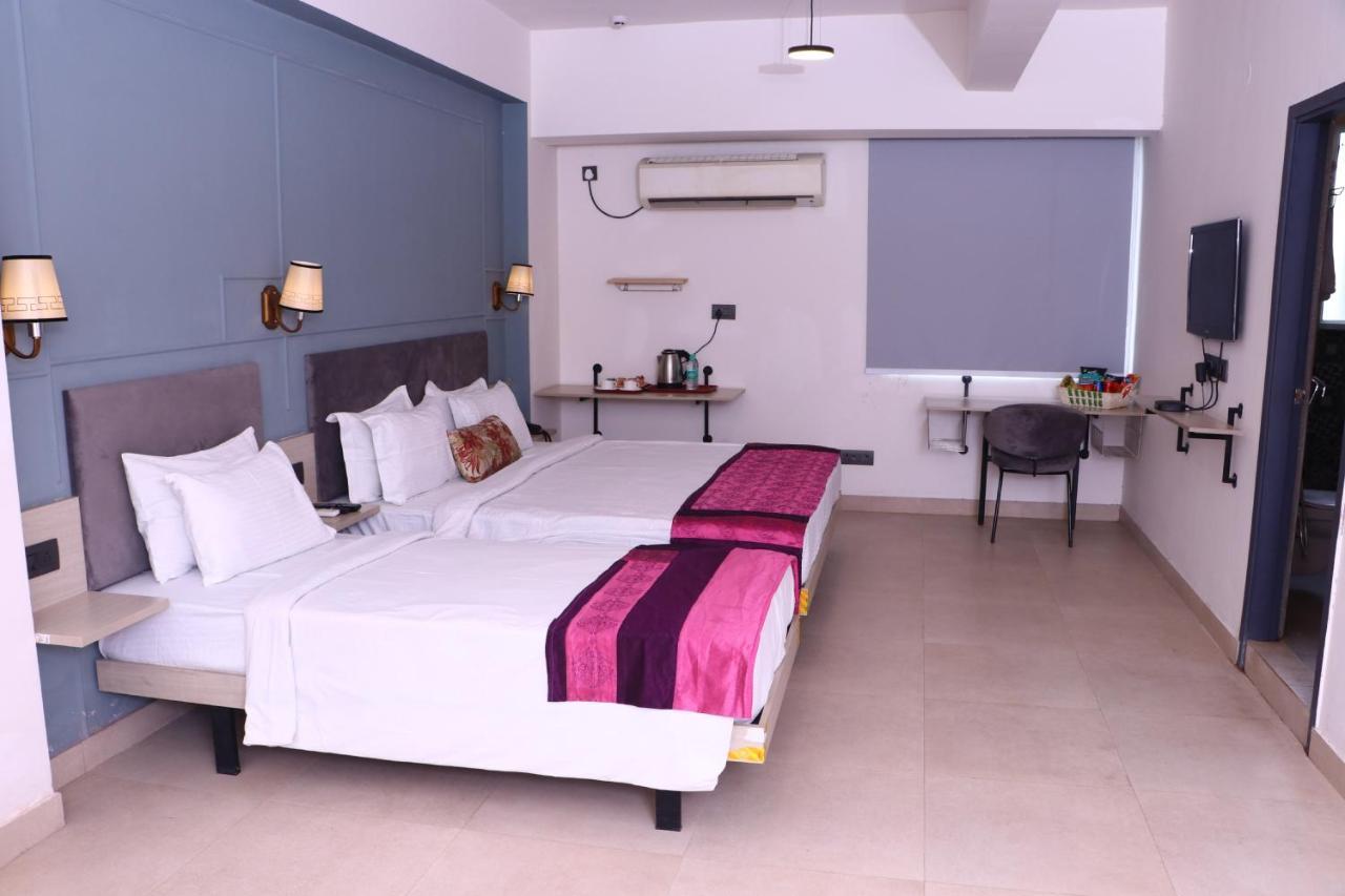 غازي أباد Virohaa Garden Hotel المظهر الخارجي الصورة