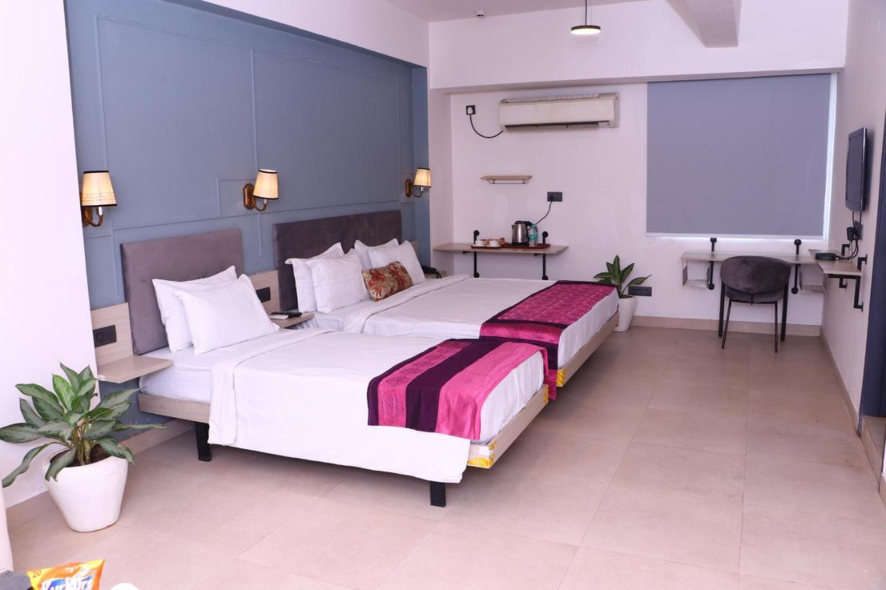 غازي أباد Virohaa Garden Hotel المظهر الخارجي الصورة