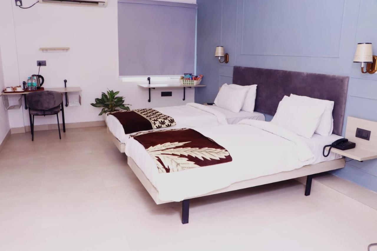 غازي أباد Virohaa Garden Hotel المظهر الخارجي الصورة