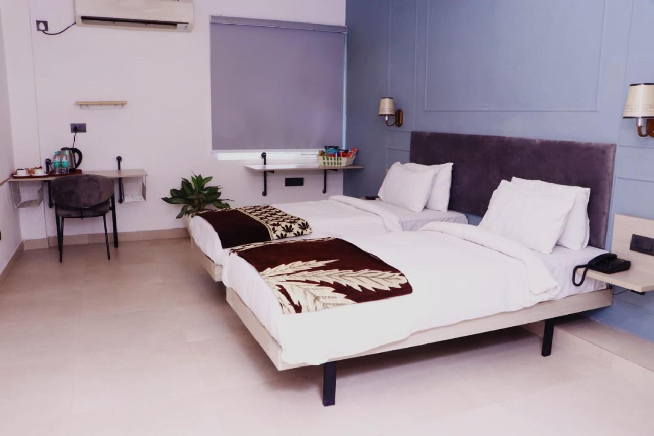 غازي أباد Virohaa Garden Hotel المظهر الخارجي الصورة