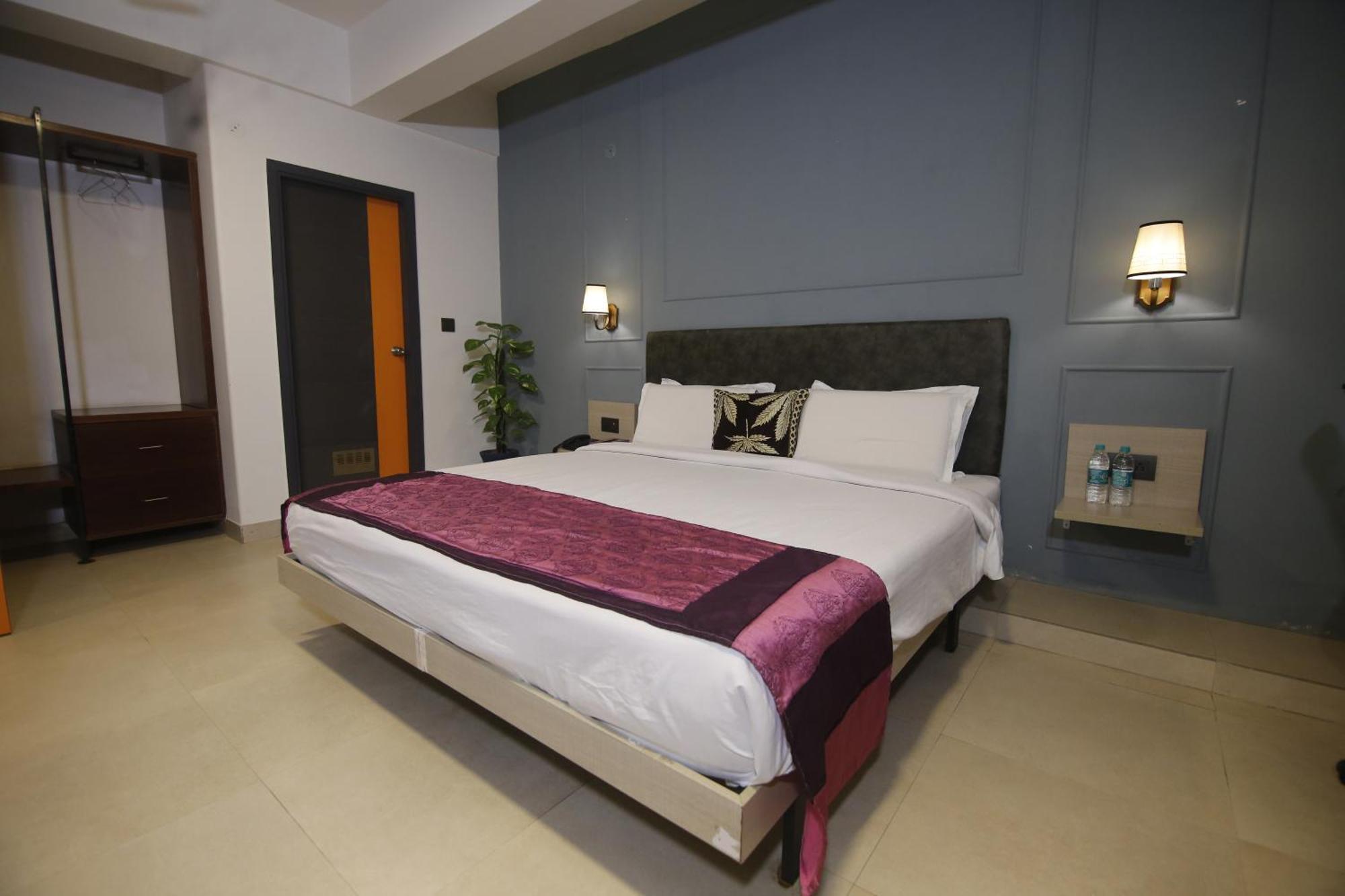 غازي أباد Virohaa Garden Hotel المظهر الخارجي الصورة